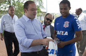 Elias foi apresentado hoje pelo diretor de futebol Ronaldo Ximenes, aps o treino desta manh no CT Joaquim Grava, Parque Ecolgico do Tiete, zona leste de So Paulo. O prximo jogo da equipe ser dia 20/04, contra o Atltico MIneiro, em Uberlandia/MG, vlido pela 1 rodada do Campeonato Brasileiro de 2014