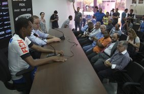 Elias foi apresentado hoje pelo diretor de futebol Ronaldo Ximenes, aps o treino desta manh no CT Joaquim Grava, Parque Ecolgico do Tiete, zona leste de So Paulo. O prximo jogo da equipe ser dia 20/04, contra o Atltico MIneiro, em Uberlandia/MG, vlido pela 1 rodada do Campeonato Brasileiro de 2014