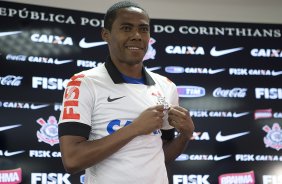 Elias foi apresentado hoje pelo diretor de futebol Ronaldo Ximenes, aps o treino desta manh no CT Joaquim Grava, Parque Ecolgico do Tiete, zona leste de So Paulo. O prximo jogo da equipe ser dia 20/04, contra o Atltico MIneiro, em Uberlandia/MG, vlido pela 1 rodada do Campeonato Brasileiro de 2014