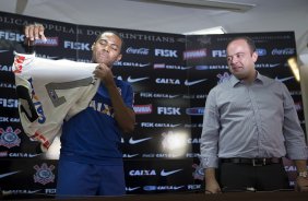 Elias foi apresentado hoje pelo diretor de futebol Ronaldo Ximenes, aps o treino desta manh no CT Joaquim Grava, Parque Ecolgico do Tiete, zona leste de So Paulo. O prximo jogo da equipe ser dia 20/04, contra o Atltico MIneiro, em Uberlandia/MG, vlido pela 1 rodada do Campeonato Brasileiro de 2014