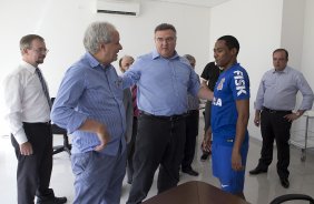 Elias foi apresentado hoje pelo diretor de futebol Ronaldo Ximenes, aps o treino desta manh no CT Joaquim Grava, Parque Ecolgico do Tiete, zona leste de So Paulo. O prximo jogo da equipe ser dia 20/04, contra o Atltico MIneiro, em Uberlandia/MG, vlido pela 1 rodada do Campeonato Brasileiro de 2014