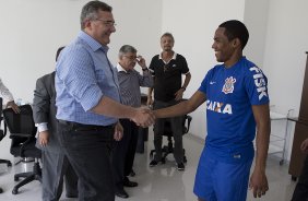 Elias foi apresentado hoje pelo diretor de futebol Ronaldo Ximenes, aps o treino desta manh no CT Joaquim Grava, Parque Ecolgico do Tiete, zona leste de So Paulo. O prximo jogo da equipe ser dia 20/04, contra o Atltico MIneiro, em Uberlandia/MG, vlido pela 1 rodada do Campeonato Brasileiro de 2014