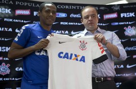 Elias foi apresentado hoje pelo diretor de futebol Ronaldo Ximenes, aps o treino desta manh no CT Joaquim Grava, Parque Ecolgico do Tiete, zona leste de So Paulo. O prximo jogo da equipe ser dia 20/04, contra o Atltico MIneiro, em Uberlandia/MG, vlido pela 1 rodada do Campeonato Brasileiro de 2014