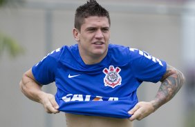 Durante o treino desta manh no CT Joaquim Grava, Parque Ecolgico do Tiete, zona leste de So Paulo. O prximo jogo da equipe ser dia 20/04, contra o Atltico MIneiro, em Uberlandia/MG, vlido pela 1 rodada do Campeonato Brasileiro de 2014