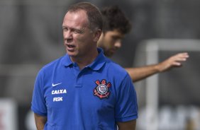 Durante o treino desta manh no CT Joaquim Grava, Parque Ecolgico do Tiete, zona leste de So Paulo. O prximo jogo da equipe ser domingo, dia 27/04, contra o Flamengo, no Pacaembu, vlido pela 2 rodada do Campeonato Brasileiro de 2014