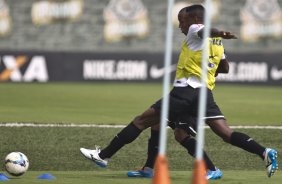 Durante o treino desta manh no CT Joaquim Grava, Parque Ecolgico do Tiete, zona leste de So Paulo. O prximo jogo da equipe ser domingo, dia 27/04, contra o Flamengo, no Pacaembu, vlido pela 2 rodada do Campeonato Brasileiro de 2014