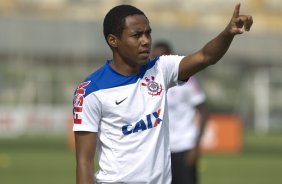 Durante o treino desta manh no CT Joaquim Grava, Parque Ecolgico do Tiete, zona leste de So Paulo. O prximo jogo da equipe ser domingo, dia 27/04, contra o Flamengo, no Pacaembu, vlido pela 2 rodada do Campeonato Brasileiro de 2014