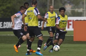 Durante o treino desta manh no CT Joaquim Grava, Parque Ecolgico do Tiete, zona leste de So Paulo. O prximo jogo da equipe ser domingo, dia 27/04, contra o Flamengo, no Pacaembu, vlido pela 2 rodada do Campeonato Brasileiro de 2014