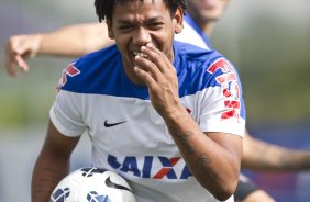 Durante o treino desta manh no CT Joaquim Grava, Parque Ecolgico do Tiete, zona leste de So Paulo. O prximo jogo da equipe ser domingo, dia 27/04, contra o Flamengo, no Pacaembu, vlido pela 2 rodada do Campeonato Brasileiro de 2014