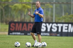 Durante o treino desta manh no CT Joaquim Grava, Parque Ecolgico do Tiete, zona leste de So Paulo. O prximo jogo da equipe ser domingo, dia 27/04, contra o Flamengo, no Pacaembu, vlido pela 2 rodada do Campeonato Brasileiro de 2014