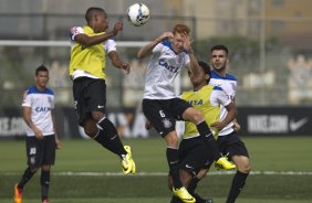 Durante o treino desta manh no CT Joaquim Grava, Parque Ecolgico do Tiete, zona leste de So Paulo. O prximo jogo da equipe ser domingo, dia 27/04, contra o Flamengo, no Pacaembu, vlido pela 2 rodada do Campeonato Brasileiro de 2014