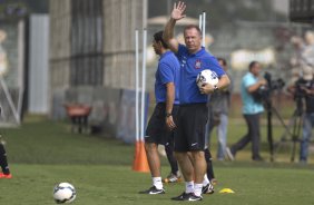 Durante o treino desta manh no CT Joaquim Grava, Parque Ecolgico do Tiete, zona leste de So Paulo. O prximo jogo da equipe ser domingo, dia 27/04, contra o Flamengo, no Pacaembu, vlido pela 2 rodada do Campeonato Brasileiro de 2014