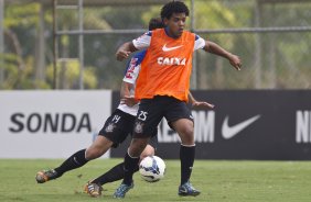 Durante o treino desta manh no CT Joaquim Grava, Parque Ecolgico do Tiete, zona leste de So Paulo. O prximo jogo da equipe ser domingo, dia 27/04, contra o Flamengo, no Pacaembu, vlido pela 2 rodada do Campeonato Brasileiro de 2014