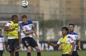 Durante o treino desta manh no CT Joaquim Grava, Parque Ecolgico do Tiete, zona leste de So Paulo. O prximo jogo da equipe ser domingo, dia 27/04, contra o Flamengo, no Pacaembu, vlido pela 2 rodada do Campeonato Brasileiro de 2014