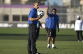 Durante o treino desta tarde no CT Joaquim Grava, Parque Ecolgico do Tiete, zona leste de So Paulo. O prximo jogo da equipe ser domingo, dia 27/04, contra o Flamengo, no Pacaembu, vlido pela 2 rodada do Campeonato Brasileiro de 2014