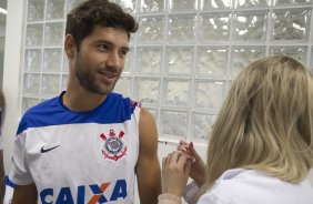 Sao imunizados com as vacinas triplice viral, hepatite e tetano antes do treino desta tarde no CT Joaquim Grava, Parque Ecológico do Tiete, zona leste de São Paulo. O próximo jogo da equipe será domingo, dia 27/04, contra o Flamengo, no Pacaembu, válido pela 2ª rodada do Campeonato Brasileiro de 2014