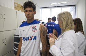 Sao imunizados com as vacinas triplice viral, hepatite e tetano antes do treino desta tarde no CT Joaquim Grava, Parque Ecológico do Tiete, zona leste de São Paulo. O próximo jogo da equipe será domingo, dia 27/04, contra o Flamengo, no Pacaembu, válido pela 2ª rodada do Campeonato Brasileiro de 2014