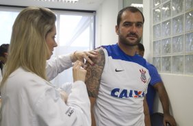 Sao imunizados com as vacinas triplice viral, hepatite e tetano antes do treino desta tarde no CT Joaquim Grava, Parque Ecológico do Tiete, zona leste de São Paulo. O próximo jogo da equipe será domingo, dia 27/04, contra o Flamengo, no Pacaembu, válido pela 2ª rodada do Campeonato Brasileiro de 2014