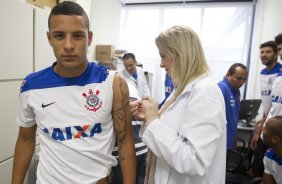 Sao imunizados com as vacinas triplice viral, hepatite e tetano antes do treino desta tarde no CT Joaquim Grava, Parque Ecolgico do Tiete, zona leste de So Paulo. O prximo jogo da equipe ser domingo, dia 27/04, contra o Flamengo, no Pacaembu, vlido pela 2 rodada do Campeonato Brasileiro de 2014