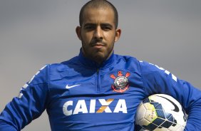 Durante o treino desta manh no CT Joaquim Grava, Parque Ecolgico do Tiete, zona leste de So Paulo. O prximo jogo da equipe ser amanh, domingo, dia 27/04, contra o Flamengo, no Pacaembu, vlido pela 2 rodada do Campeonato Brasileiro de 2014