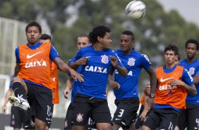 Durante o treino desta manh no CT Joaquim Grava, Parque Ecolgico do Tiete, zona leste de So Paulo. O prximo jogo da equipe ser amanh, domingo, dia 27/04, contra o Flamengo, no Pacaembu, vlido pela 2 rodada do Campeonato Brasileiro de 2014