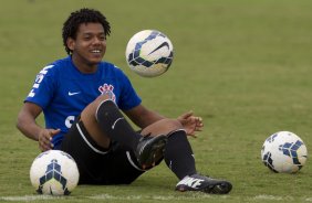 Durante o treino desta manh no CT Joaquim Grava, Parque Ecolgico do Tiete, zona leste de So Paulo. O prximo jogo da equipe ser amanh, domingo, dia 27/04, contra o Flamengo, no Pacaembu, vlido pela 2 rodada do Campeonato Brasileiro de 2014