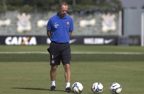 Durante o treino desta manh no CT Joaquim Grava, Parque Ecolgico do Tiete, zona leste de So Paulo. O prximo jogo da equipe ser amanh, domingo, dia 27/04, contra o Flamengo, no Pacaembu, vlido pela 2 rodada do Campeonato Brasileiro de 2014