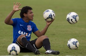 Durante o treino desta manh no CT Joaquim Grava, Parque Ecolgico do Tiete, zona leste de So Paulo. O prximo jogo da equipe ser amanh, domingo, dia 27/04, contra o Flamengo, no Pacaembu, vlido pela 2 rodada do Campeonato Brasileiro de 2014