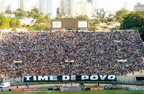 Torcida do Corinthians durante partida vaila pelo campeonato Brasileiro 2014. joga realizado no Pacaembu realizado27/04/2014: (