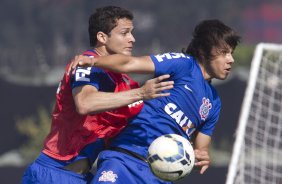 Durante o treino desta manh no CT Joaquim Grava, Parque Ecolgico do Tiete, zona leste de So Paulo, contra o So Bernardo. O prximo jogo da equipe ser dia 17/07, contra o Internacional/RS, na Arena Corinthians, vlido pela 10 rodada do Campeonato Brasileiro de 2014