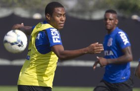 Durante o treino desta manh no CT Joaquim Grava, Parque Ecolgico do Tiete, zona leste de So Paulo, se preparando para o amisoto de amanh em Uberaba/MG contra o Uberaba. O prximo jogo da equipe ser dia 17/07, contra o Internacional/RS, na Arena Corinthians, vlido pela 10 rodada do Campeonato Brasileiro de 2014