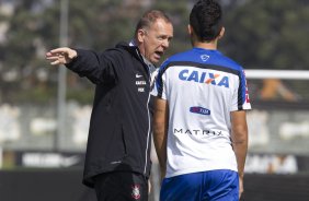 Durante o treino desta manh no CT Joaquim Grava, Parque Ecolgico do Tiete, zona leste de So Paulo. O prximo jogo da equipe ser domingo, dia 03/08, contra o Coritiba, no estdio Couto Pereira, jogo vlido pela 13 rodada do Campeonato Brasileiro de 2014