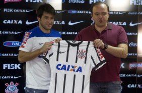 O meia atacante Lodeiro e apresentado pelo diretor de futebol Ronaldo Ximenes após o treino desta tarde no CT Joaquim Grava, Parque Ecológico do Tiete, zona leste de São Paulo. O próximo jogo da equipe será domingo, dia 03/08, contra o Coritiba, no estádio Couto Pereira, jogo válido pela 13ª rodada do Campeonato Brasileiro de 2014