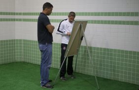 Nos vestiários antes do jogo entre Coritiba x Corinthians realizado esta tarde no estádio Couto Pereira, em Curitiba, válido pela 13ª rodada do Campeonato Brasileiro de 2014