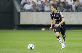 Anderson do Corinthians disputa a bola com o jogador do Atltico MG durante partida vlida pelo campeonato Brasileiro. jogo realizado na Arena Corinthians 11/09/2014(