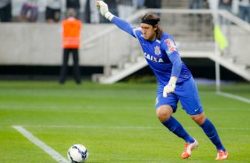 Gil do Corinthians disputa a bola com o jogador do Atltico MG durante partida vlida pelo campeonato Brasileiro. jogo realizado na Arena Corinthians 11/09/2014(