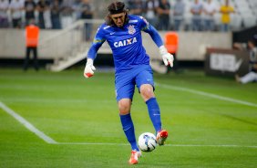 Gil do Corinthians disputa a bola com o jogador do Atltico MG durante partida vlida pelo campeonato Brasileiro. jogo realizado na Arena Corinthians 11/09/2014(