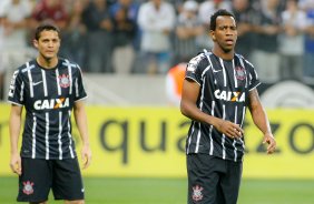 Gil do Corinthians disputa a bola com o jogador Jo do Atltico MG durante partida vlida pelo campeonato Brasileiro. jogo realizado na Arena Corinthians 11/09/2014(