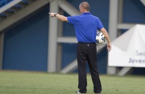 Durante o treino desta tarde em Manaus no CT do So Raimundo. O prximo jogo da equipe ser amanh, sbado, 11/10, contra o Botafogo, na Arena Amaznia, em Manaus, vlido pela 27 rodada do Campeonato Brasileiro de 2014