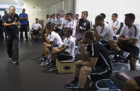 Durante a reapresentacao dos jogadores esta tarde no CT Joaquim Grava, zona leste da cidade. O próximo jogo da equipe será dia 15/01no torneio internacional, em Orlando/EUA, contra o Colonia da Alemanha