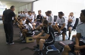 Durante a reapresentacao dos jogadores esta tarde no CT Joaquim Grava, zona leste da cidade. O próximo jogo da equipe será dia 15/01no torneio internacional, em Orlando/EUA, contra o Colonia da Alemanha