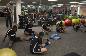 Jogadores durante treino esta manh em uma academia na cidade de Fort Lauderlale. O prximo jogo da equipe ser dia 15/01no torneio internacional, em Orlando/EUA, contra o Colonia da Alemanha