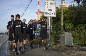 Jogadores durante treino esta manh em uma academia na cidade de Fort Lauderlale. O prximo jogo da equipe ser dia 15/01no torneio internacional, em Orlando/EUA, contra o Colonia da Alemanha