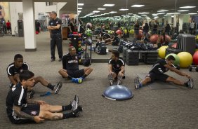Jogadores durante treino esta manh em uma academia na cidade de Fort Lauderlale. O prximo jogo da equipe ser dia 15/01no torneio internacional, em Orlando/EUA, contra o Colonia da Alemanha