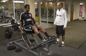 Jogadores durante treino esta manh em uma academia na cidade de Fort Lauderlale. O prximo jogo da equipe ser dia 15/01no torneio internacional, em Orlando/EUA, contra o Colonia da Alemanha