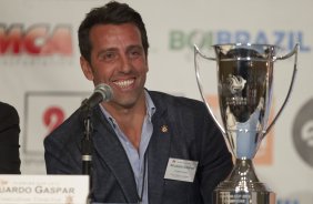 O gerente de futebol Edu Gaspar participa de conferencia de imprensa para apresentao do Florida Cup 2015, antes do treino desta tarde na cidade de Orlando/EUA. O prximo jogo da equipe ser amanh, dia 15/01, no Florida Cup, em Orlando/EUA, contra o Colonia da Alemanha