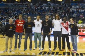 Cassio participa de evento da NBA - National Basketball League - no Amway Center na cidade de Orlando, ao lado do torcedor Ricardo Ramos, aps o treino desta tarde na cidade de Orlando/EUA. O prximo jogo da equipe ser amanh, dia 15/01,no ESPN Wide World of Sports Complex, pelo Florida Cup, em Orlando/EUA, contra o Colonia da Alemanha