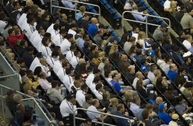 Cassio participa de evento da NBA - National Basketball League - no Amway Center na cidade de Orlando, ao lado do torcedor Ricardo Ramos, aps o treino desta tarde na cidade de Orlando/EUA. O prximo jogo da equipe ser amanh, dia 15/01,no ESPN Wide World of Sports Complex, pelo Florida Cup, em Orlando/EUA, contra o Colonia da Alemanha