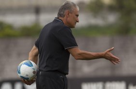 Durante o treino desta manh no CT Joaquim Grava, zona leste da cidade. O prximo jogo da equipe ser contra o Corinthian Casuals, da Inglaterra, sbado, dia 24/01, na Arena Corinthians, em homenagem ao co-irmo