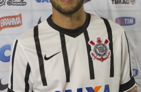 O zagueiro Edu Dracena é apresentado pelo gerente de futebol Edu Gaspar, antes do treino desta tarde na Arena Corinthians, zona leste da cidade. O próximo jogo da equipe será contra o Corinthian Casuals, da Inglaterra, sábado, dia 24/01, na Arena Corinthians, em homenagem ao co-irmão